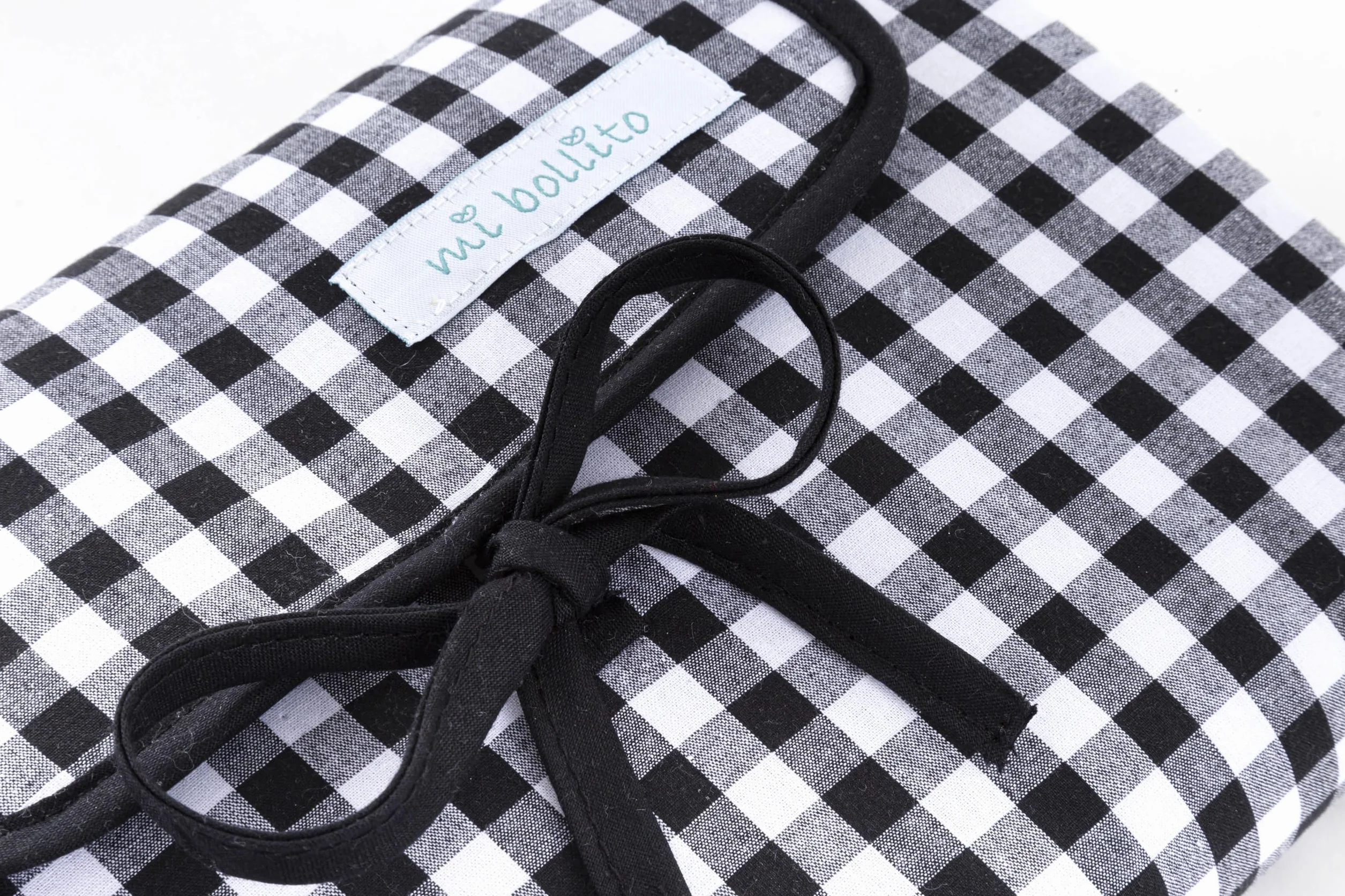 Cambiador de bebé portátil, plegable e impermeable. Tejido vichy. Fácil de guardar en el bolso maternal. Ideal para regalo de recién nacido. (Negro)