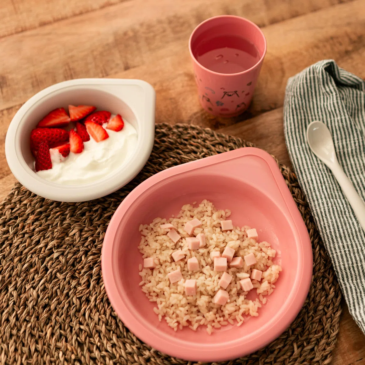 Suavinex, Vajilla para Bebés, Set de Platos de Aprendizaje, +6 Meses, Vajilla Infantil Apta Para Lavavajillas y Microondas. Incluye: Vaso + Plato Llano + Bol + Cuchara. Bears Rosa