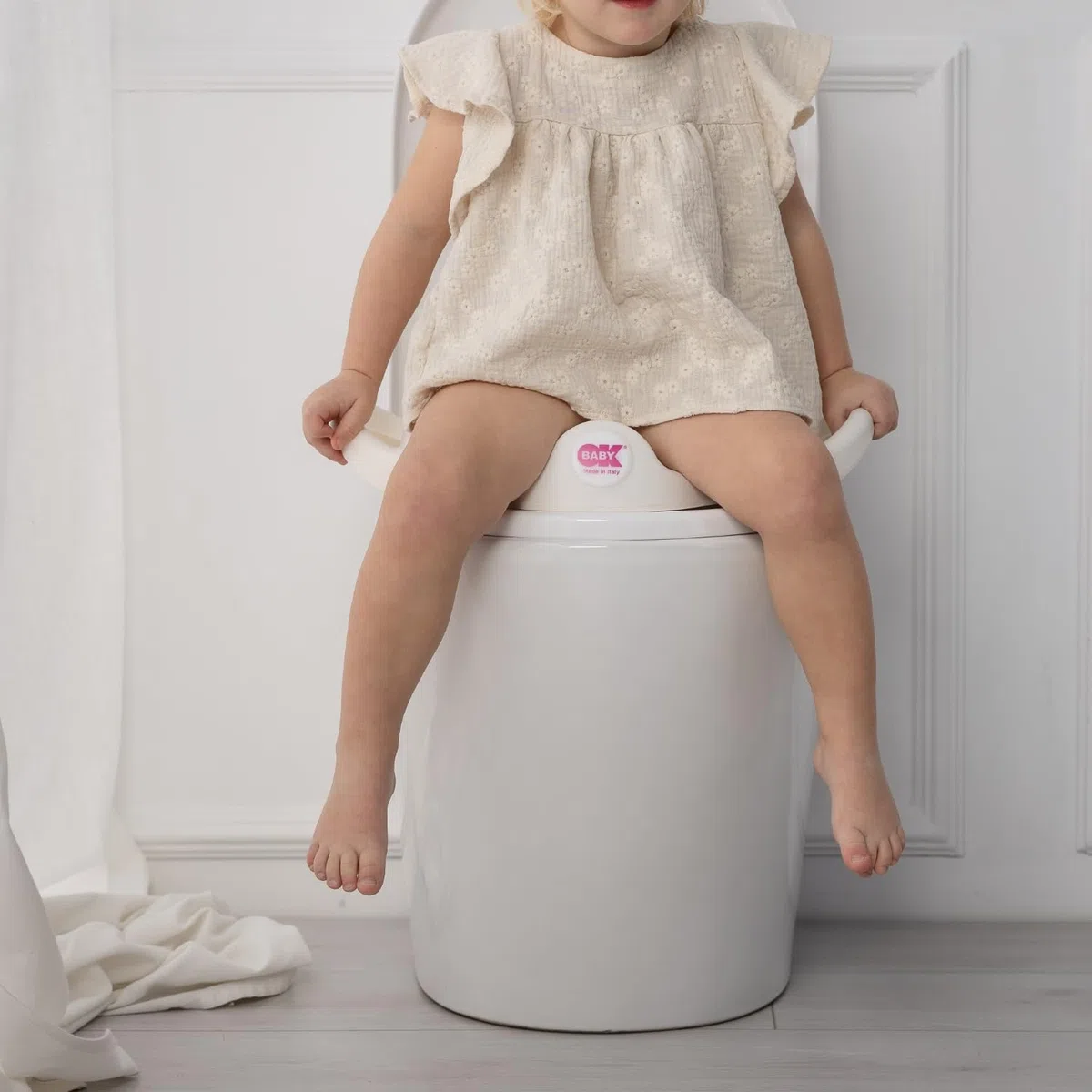 OKBABY Sofa - Asiento reductor de WC con bordes antideslizantes - Asas Anchas y Elevadas para la Máxima Estabilidad al Niño - Gris