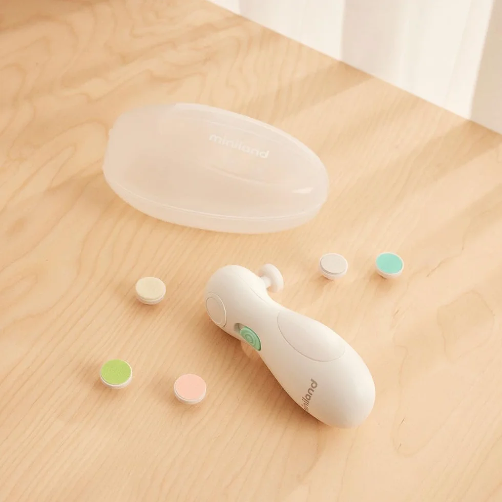 Miniland lima de uñas eléctrica para bebé | Baby Nail Trimmer | Autoapagado, motor silencioso, 6 cabezales intercambiables, estuche de transporte, apta desde el nacimiento, color blanco