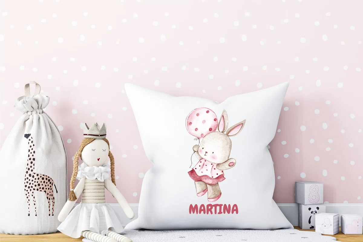 Cojín personalizado, cojín con nombre, guardería, cojín infantil, decoración infantil, cumpleaños, niños, bebé, almohada, vuelta al cole, amigos, regalo original, nacimiento. (CONEJITA)